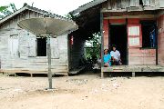 Foto: Cilts sievietes un saldūdens delfīnu meklējumi Borneo